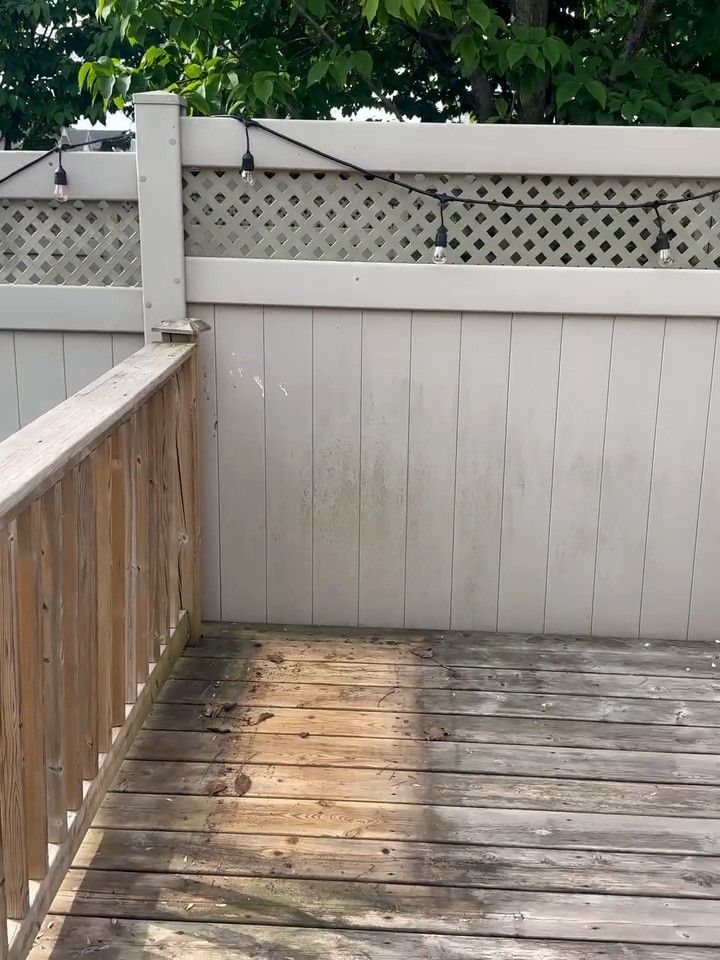 Marks on the screen before cleaning