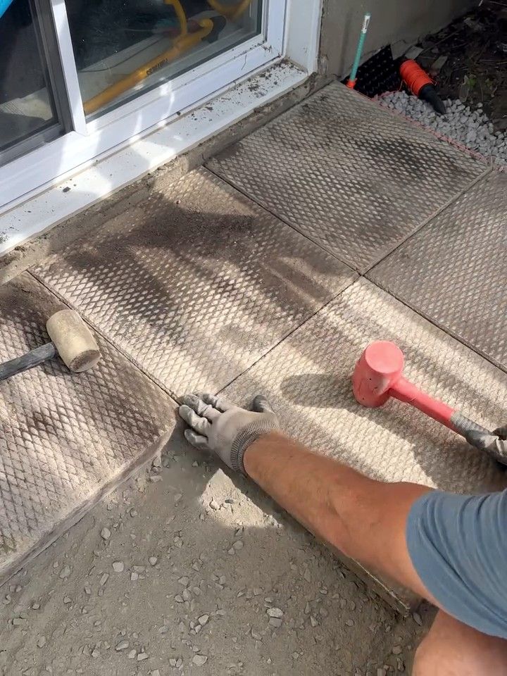 Slabs set by hand on the base