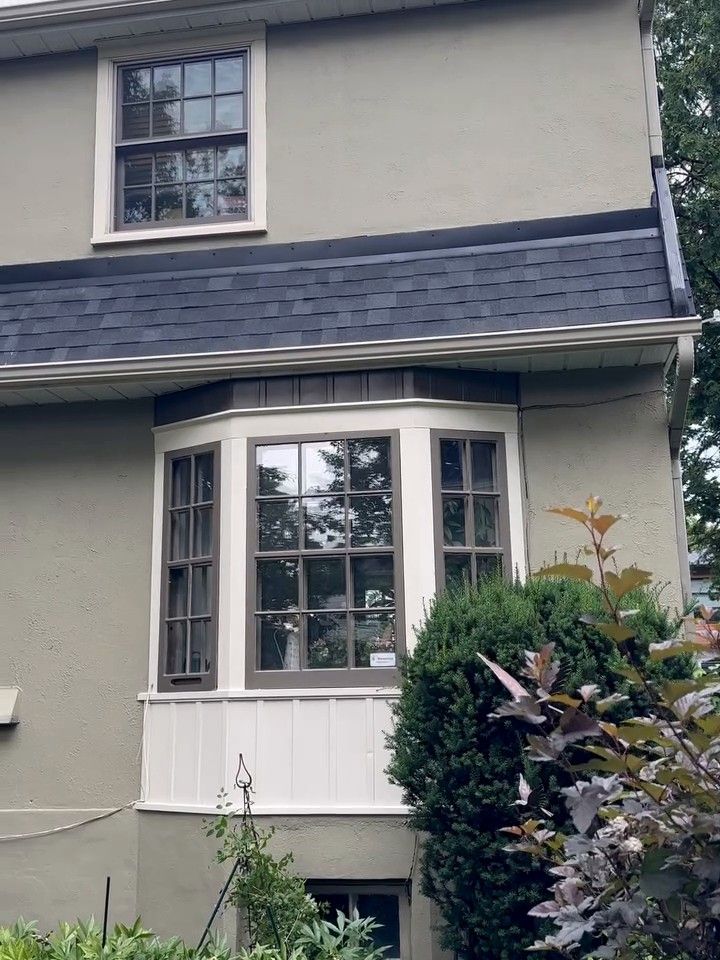 Stucco at the bay window